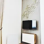 F2 Golden Lounge, Hyper Centre, Parking Appartamento