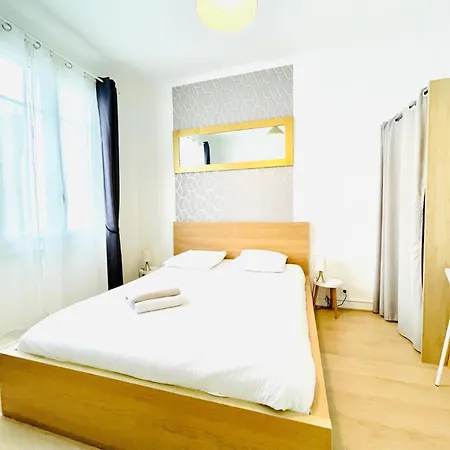 F2 Golden Lounge, Hyper Centre, Parking Appartement