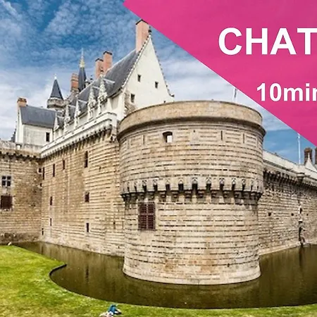 F2 Golden Lounge, Hyper Centre, Parking *