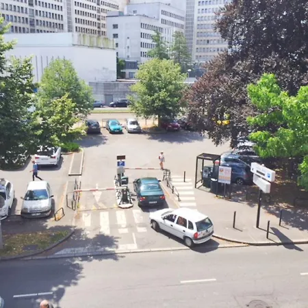 F2 Golden Lounge, Hyper Centre, Parking