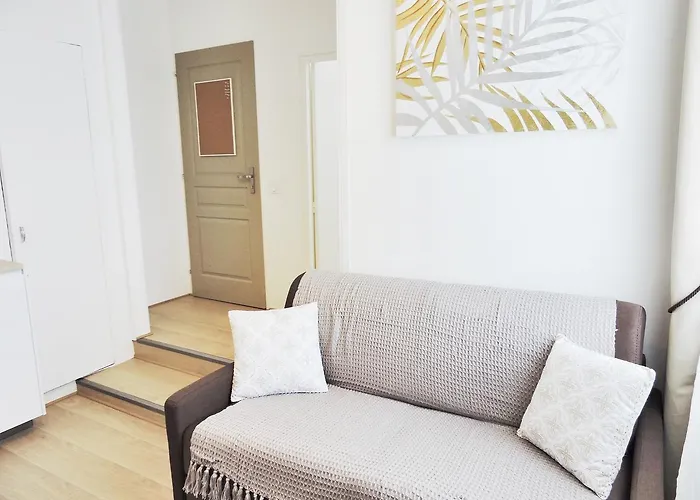 F2 Golden Lounge, Hyper Centre, Parking * نانت