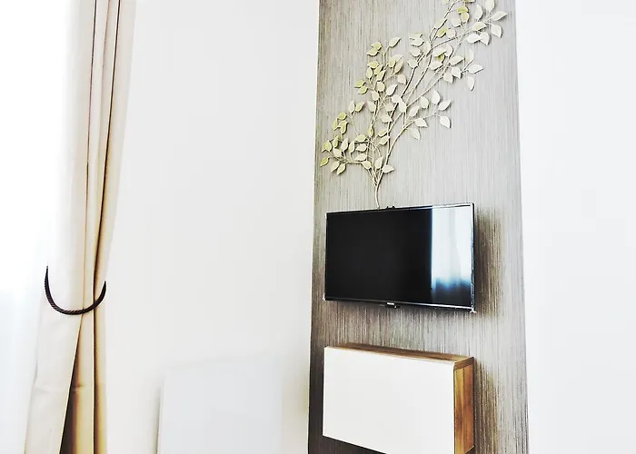 F2 Golden Lounge, Hyper Centre, Parking Appartement