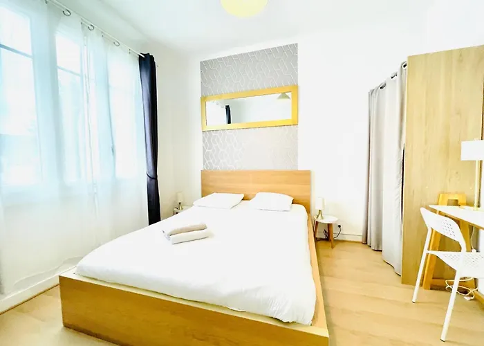 F2 Golden Lounge, Hyper Centre, Parking Appartamento